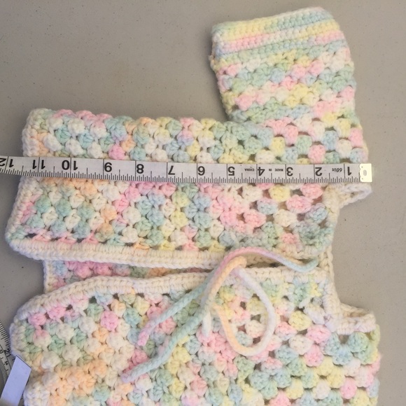 Handmade crocheted baby sweater - Picture 4 of 5